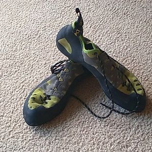 Men's rock climbing shoes.